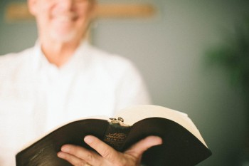 Preacher’s Toolkit: How Can Expository Sermons Avoid Being Wooden and Uncreative?