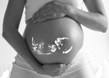 Illinois Committee Passes Bill to Overturn Law Saying Unborn Child is a Human Being